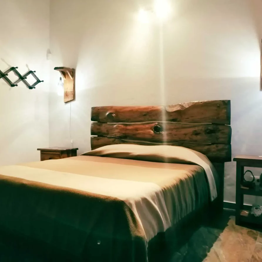 Acogedora habitación doble en Casa Zuetana, alquiler vacacional en Zipaquirá, cerca de la Catedral de Sal.