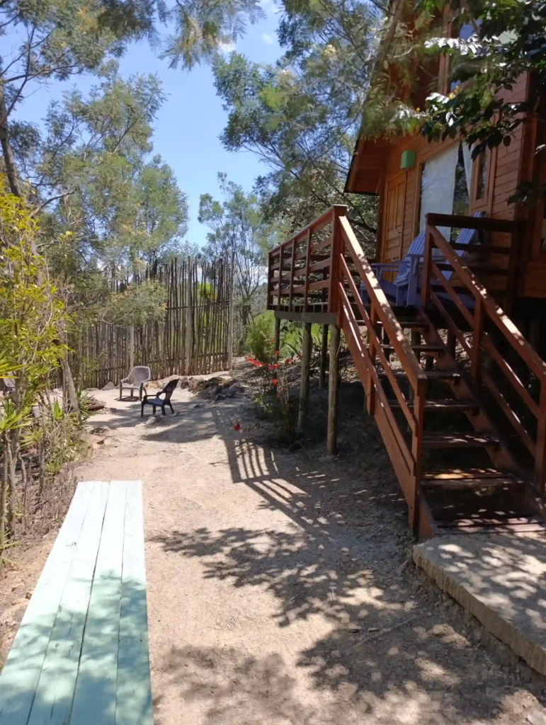 Cabaña el Ensueño de madera en un entorno natural y tranquilo, ideal para hospedaje en Villa de Leyva.